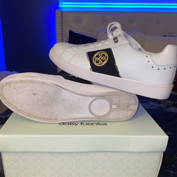 Daisy Fuentes Sneakers - Picture 3 of 7